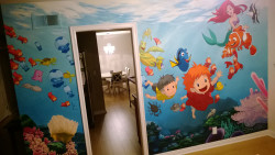 ca-tsuka:  Ghibli/Pixar/Disney undersea mural painted by a father