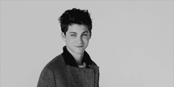 teenagepics:  If you’re a teen you must follow this blog. 