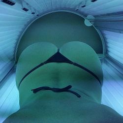 sandyc4fun:  Another selfie from tanning yesterday.  #tanningbed