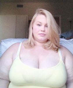 amobbw-ssbbw:  Beia como siempre   Hot&hellip; Amanda/Foxy Roxxie 53-52-64 46D 5'4&quot; 400 lbs. 182 kg BMI 68.7  	 /- 