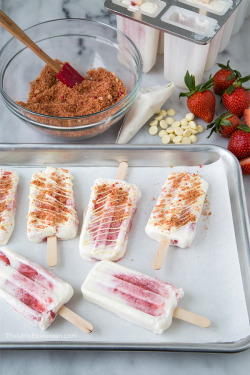 do-not-touch-my-food:  Strawberry Cheesecake Popsicles