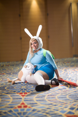 thegeekmaster:  bluedogeyes:  Fionna from Adventure Time Cosplay by Venture