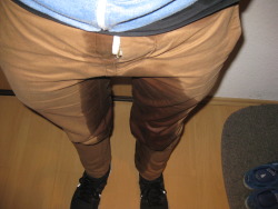 wj-luk0301:Completely soaked my pants on my way home…very naughty