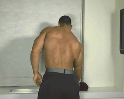 goaltobeswole:  Muscle worship and sponsor and hire him