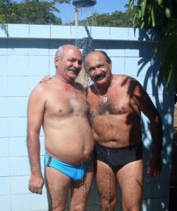 HOMBRES MADUROS CON BIGOTES HERMOSOS Y CACHONDOS.