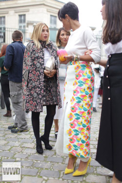 womensweardaily:   They Are Wearing: Paris Fashion Week Photo