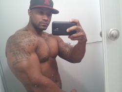 blackgaygifs:  Iâ€™m in a muscle daddy state of mind - muscle