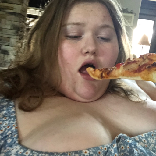 lesbian-gainer:Umm so I was trying to film some weight gain denial