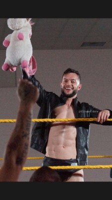 50shadesofbalor: Its so fluffy! 