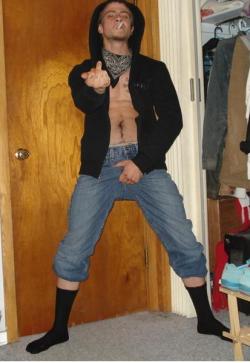 master-seek-fagboys:  bluesocksmell:  Cowboy Thug  Crawl over