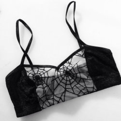 goddess1975:  Black Widow Bra & Panty Set ่.62 