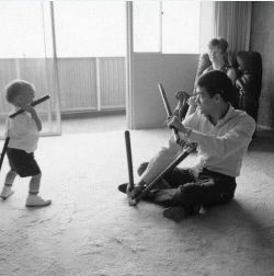 classicalchinastyle:  Rare photos about Bruce Lee and his son’s