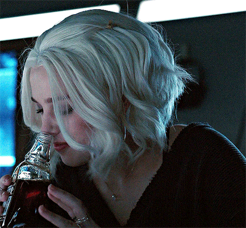 dcmultiverse:TEAGAN CROFT as Rachel Roth (Raven) in TITANS (2018-