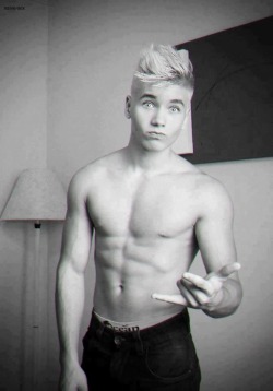 diary-of-a-zombie-gay:  MAYBE YOU SHOULD SEE MORE SEXY THINGS 