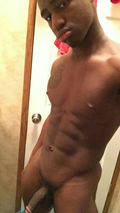 baitfordays:  Cutie Donnell with the hammer!   Please follow!:http://nudeselfshots-blackmen.tumblr.com