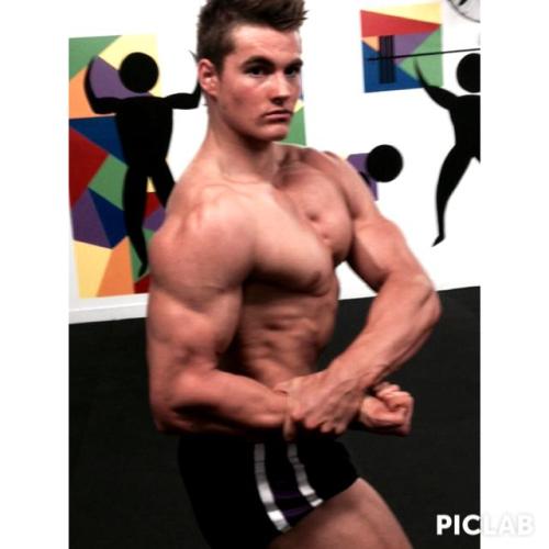 muscle-blue:  aussiemenundressed:  aussiemenundressed.tumblr.com      (via TumbleOn)