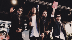 vicfuenttes-blog:  Pierce the Veil win best live band at the