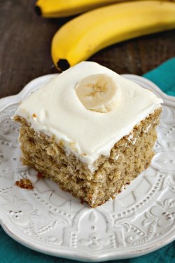 sweetoothgirl:  Easy Banana Cake  