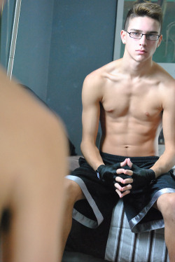 prettycuteboylove:  artpopsexboy:  NERD GOSTOSINHO <3  http://prettycuteboylove.tumblr.com/