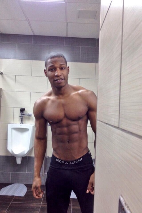 nudeselfshots-blackmen.tumblr.com/post/108208484299/