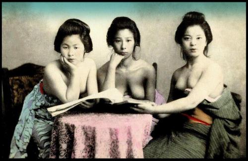 Topless Japanese geisha. Via Okinawa Soba.