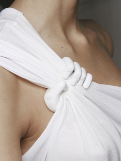 spunkh:  lamorbidezza:Hussein Chalayan Spring 2010 Details  