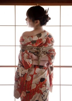 justscreenshots:    Shibari & Photo Hajime Kinoko    Model