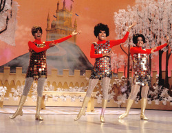 vintagegal:  Diana Ross and The Supremes on The Ed Sullivan Show