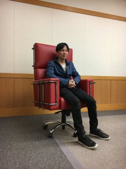 snknews: Isayama Poses in “Levi’s Red Chair” from Omni7