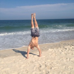 lifeofalifter:  For the anon who wanted to see my handstand 