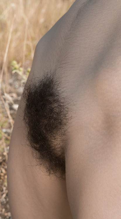 lovemywomenhairy:  Damn, I’d love to face plant myself into the middle of her massive bush while I am running my fingers thru her silky and hairy pits!! MAN she is HOT!