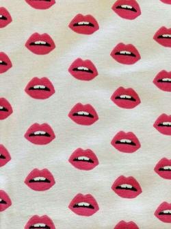zoeascune:  the taste that your lips allow 