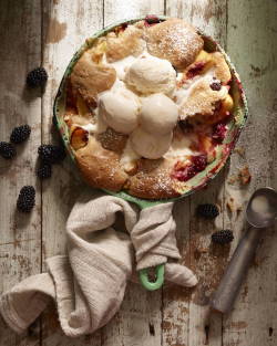 guardians-of-the-food:  Peach Blackberry Skillet Cobbler