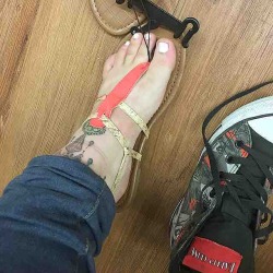 lolaspaws:  Hard working sweating feet 👣👅💦 Look what