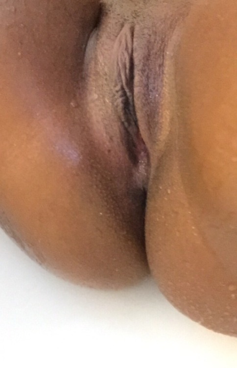 insecure-beautyy:  dreacatxxx32:  niggahwithglasses:  peaceandnudes:  la-babyyk:  pussy gallery  #savebutton  Such a pretty pussy 