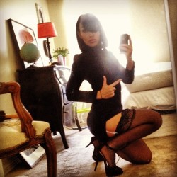 lecoledesfemmeslaurasfez:My serious #bondgirl #dress. Deeply