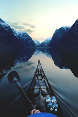 visualechoess:  Late evening in Nærøyfjord - by: Tomasz Furmanek