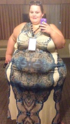 7yo1lo3:  ssbbwsatx:Love the dress. You look fantastic in it.