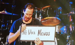 danieljhns:  Eddie Vedder holds a sign saying “Ni una menos”