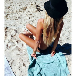 chynnapants:  Girl on We Heart It. http://weheartit.com/entry/78832794