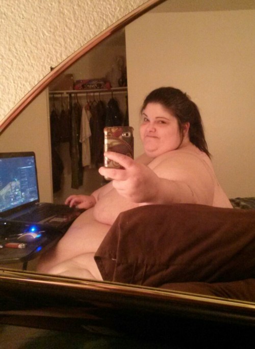 beingcandygodiva:   Naked Gaming 