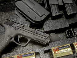 pointandshootmediaworks:  S&W M&P 9MM 