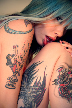 Hot Girls Inked