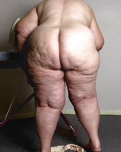 fat-naked-old-grannies:  Big fat cellulite ass and legs. Just