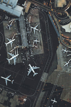 un-gif-dans-ta-gueule:  Airport (edit) A variation of an old