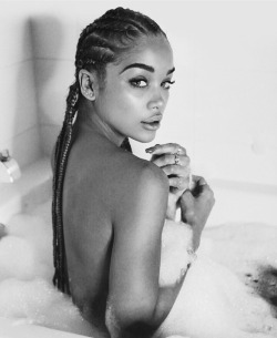 m-a-g-n-e-t-i-c-e-y-e-s:  Jasmine Sanders 