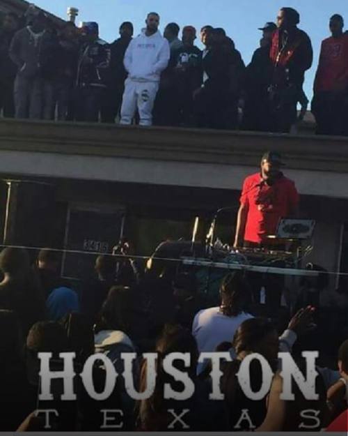 fashnchatter:  Drake was at a block party in 5th Ward Texas #texas #5thward #blckparty #blackfacts #drake #rapper #hiphopculture #blackculture #houstontx #houston #texas  H Town shit