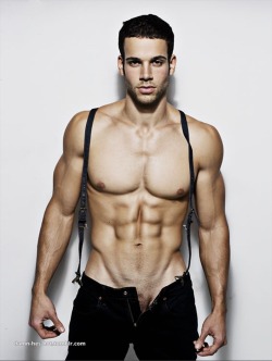damn, he's hot!