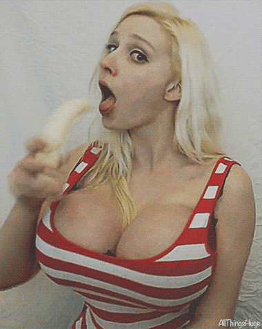 gsxrkev81:  Blonde with huge tits deep throating a huge dido and a banana