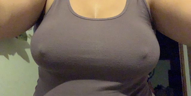 singlehorny18:Hard nipples after the gym this morning 😮😮